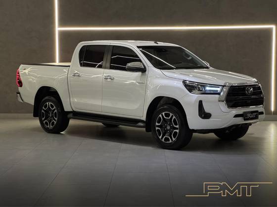 TOYOTA HILUX 2.8 D-4D TURBO DIESEL CD SRX 4X4 AUTOMÁTICO